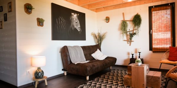 Hébergement insolite zoo_Nuit savane Loire Atlantique_intérieur_décoration