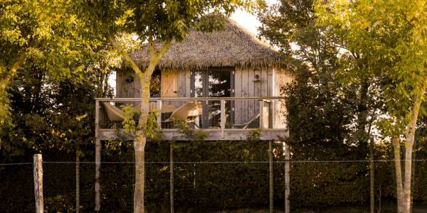 Nuit insolite Zoo boissière du doré_Zoo Pays de la Loire_lodge_pilotis _vue plaine