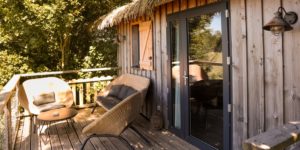 Hébergement insolite Pays de la Loire_Dormir dans un zoo_terrasse-foret sauvage