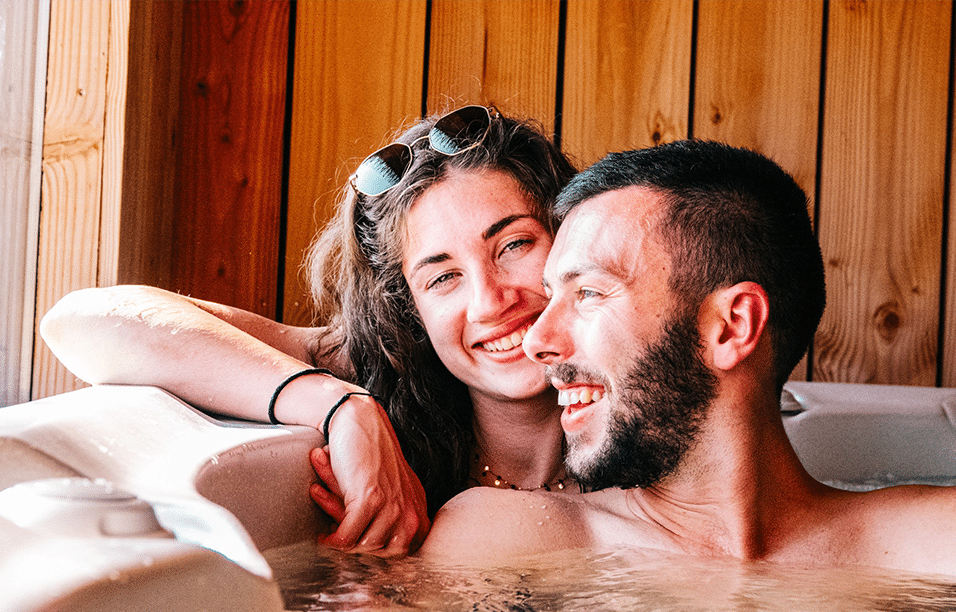 Photo-Lodge-retouche-spa.jpg Zoo-boissiere du dorée_animaux_sauvage_vallet_clisson_nantes_grand ouest-loire_atlantique_44_safari_lodge_séjour_hébergement_vacances_chalet_parc_nature_luxe_cocooning_immerssion_afrique_terrasse_vue panoramique extérieure